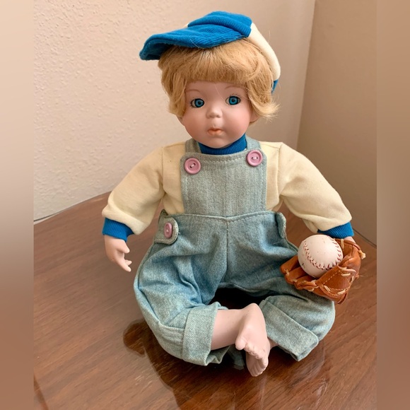 Adorable Porcelain Barefoot Doll with Baseball Glove & Ball. Excellent condition - Picture 1 of 5